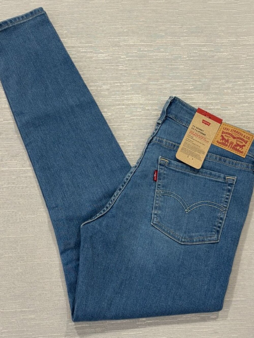 Levis 711 Jeans Womens 28 x 30 Mid Rise Skinny Fit Medium Wash Stretch Denim